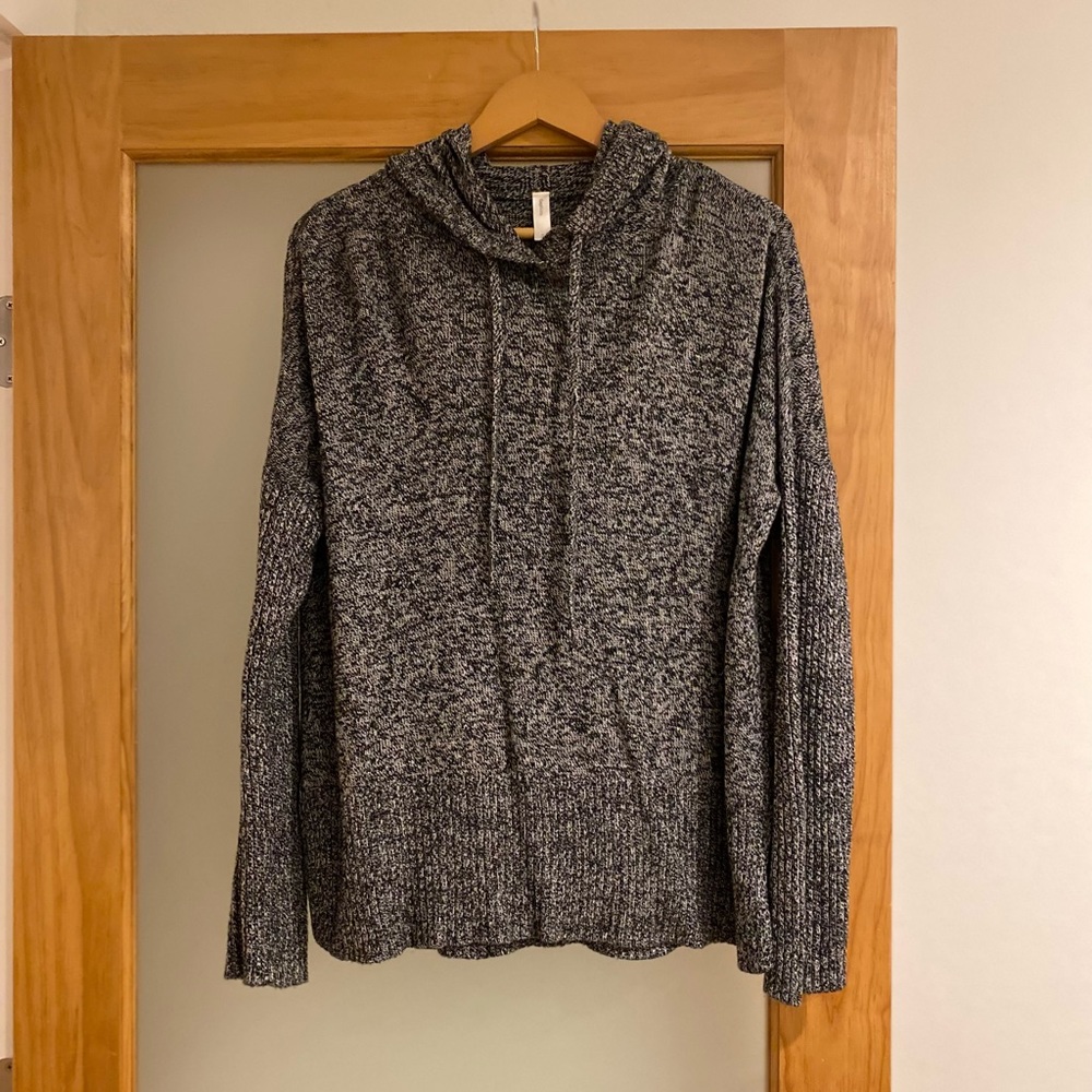 Cozy Gap Body Marled Black & White Knit Hoodie